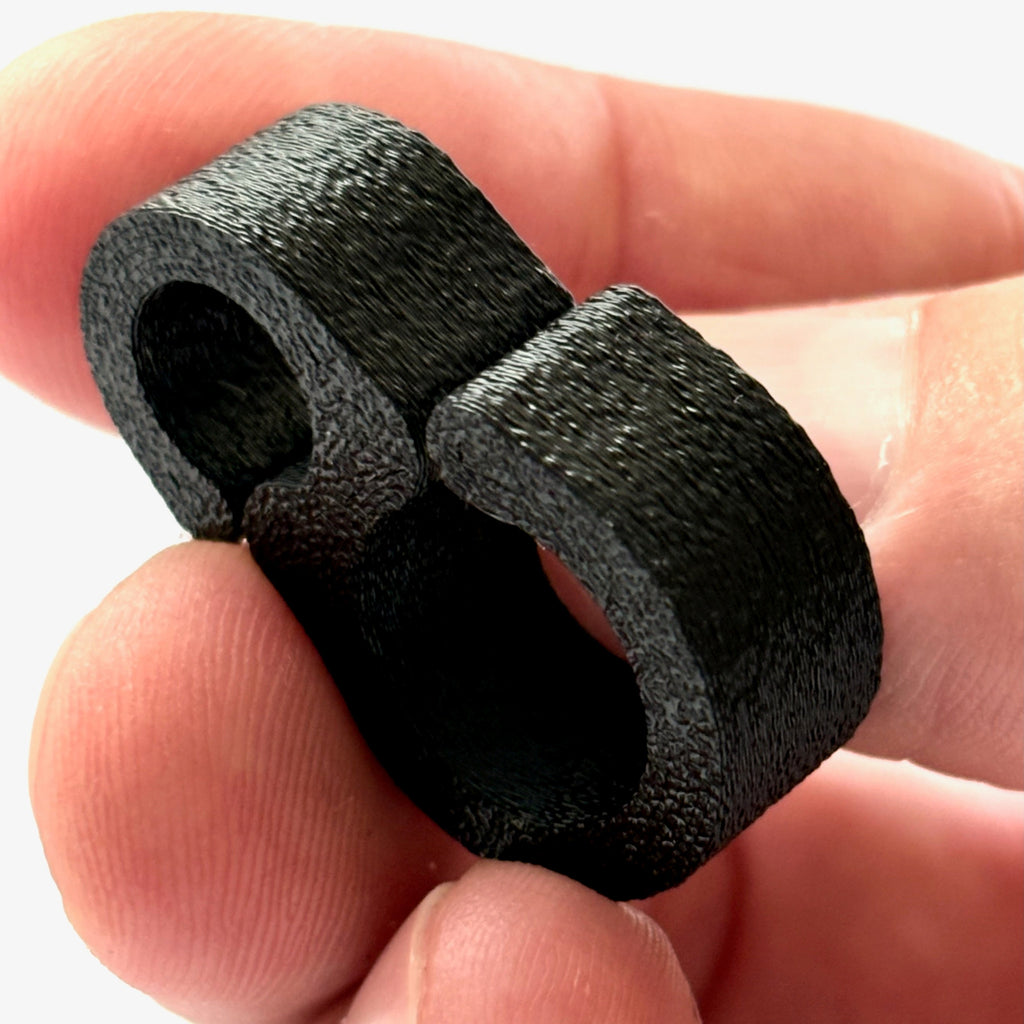 hand holding a 15mm rod cable clip